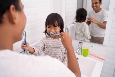 preventive dentistry miami | family brushing teeth